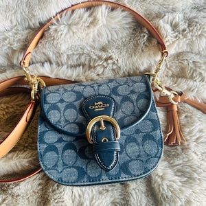 A coach Crossbody mini denim purse so adorable.